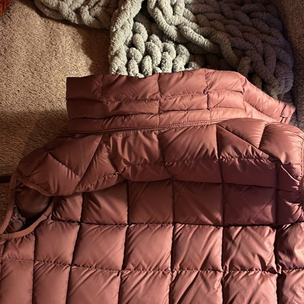 AK Burton Rose Down quilted Vest like new - Picture 13 of 16